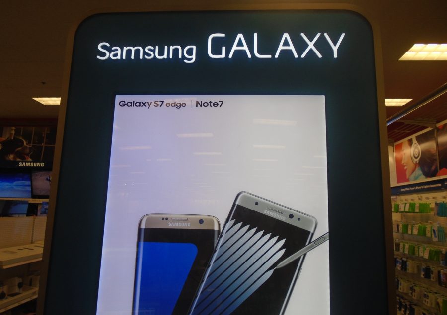 Samsung Galaxy 7 display, still including the Note 7