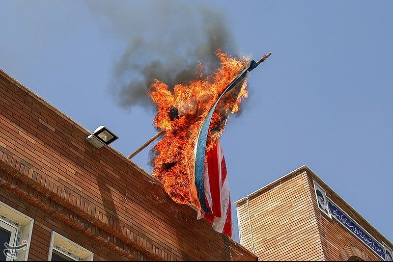 US_burning_flag_in_Iran_(Sanandaj)