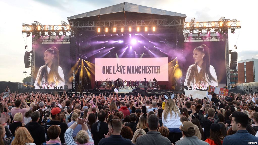 The huge crowd enjoyed performances throughout the night by famous musicians and bands 