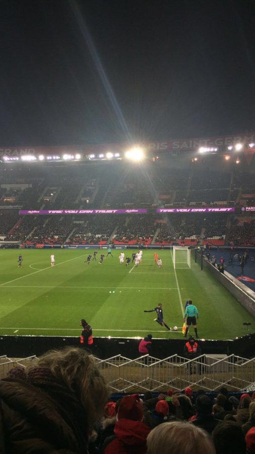 Lucas Moura preparing to cross the ball in a PSG match