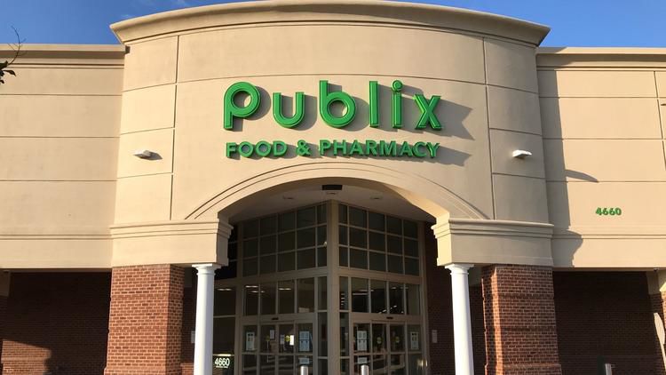 The new Publix takes over in Monticello attracting hundreds of customers.