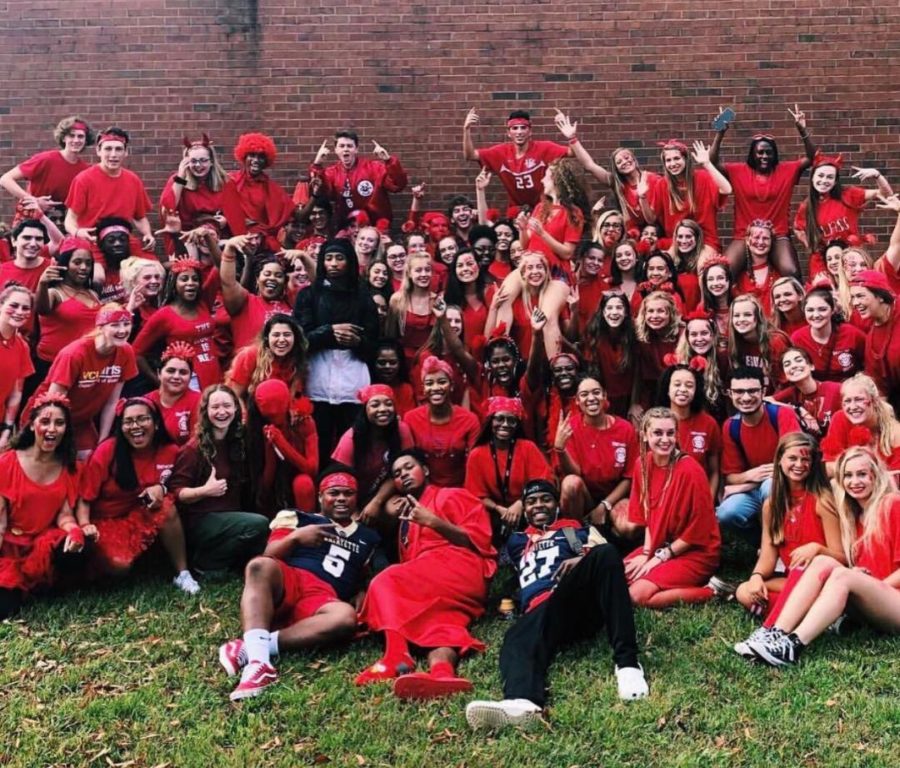 During first lunch, the seniors gather outside for a picture.