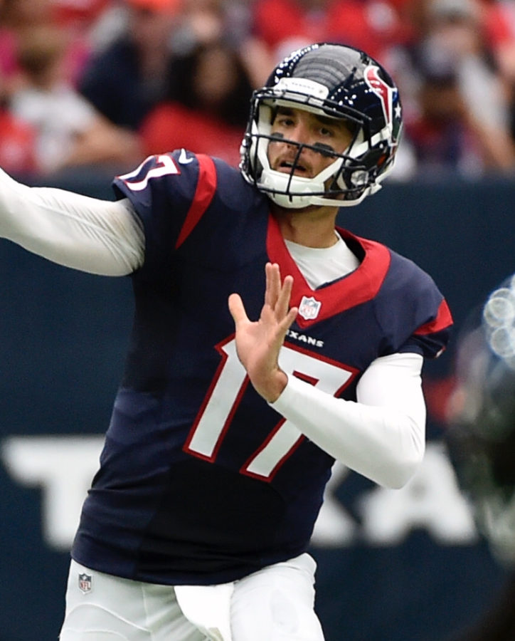 Brock Osweiler throws a touchdown pass to DeAndre Hopkins despite a laser being shined in his face by a Raiders fan.