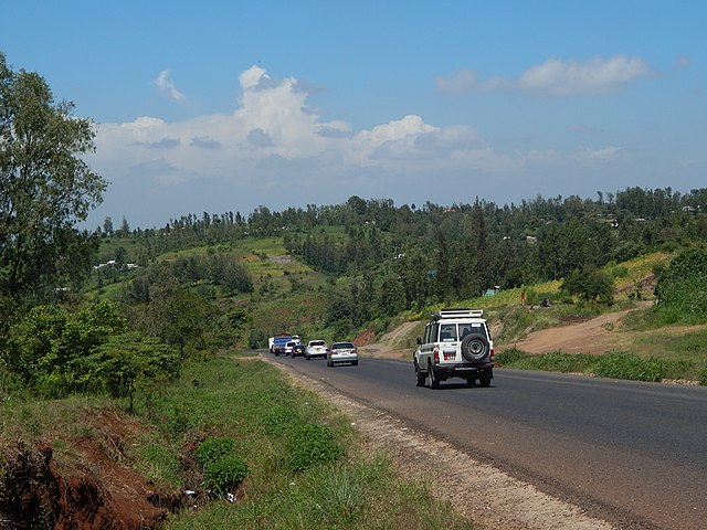 The cars fly by on the road of the West Coast as everyone lives their separate and peaceful lives. Except, for Petito and Laundrie, who bicker and argue in the car and get an emergency phone call called on them because of sight of abuse in the vehicle. 