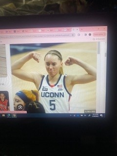 Paige Bueckers flexing after her spectacular game winning shot against South Carolina Gamecocks