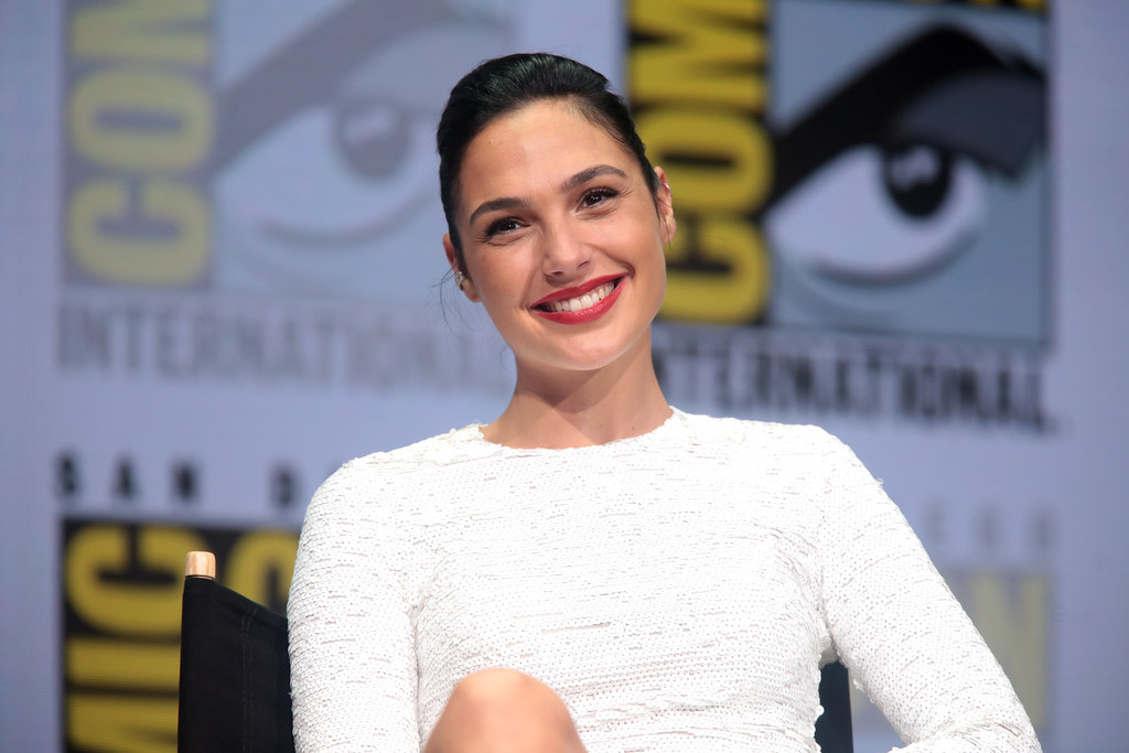 Gal Gadot speaking at the 2017 Comic Con.